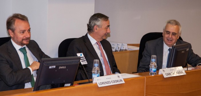 De izquierda a derecha, Lorenzo Cooklin, director general de la Fundación Mutua Madrileña, Carlos Ocaña, director General de Funcas, y José Manuel Moreno, presidente del Capítulo español del Club de Roma.