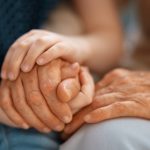 Los hogares intergeneracionales en España: una radiografía de la convivencia entre abuelos y nietos